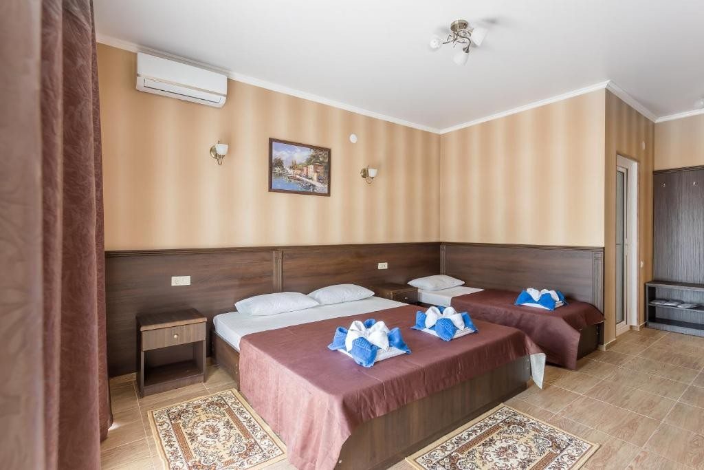 Трехместный (Трехместный номер Делюкс с дополнительной кроватью) отеля Славянка, Джемете