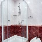 Полулюкс, Гостиница ИжОтель