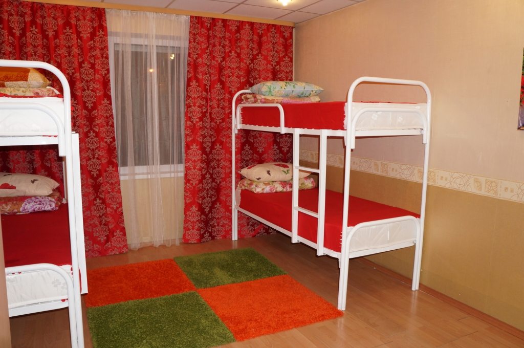 Четырехместный (Койко-место в женском 4-местном номере) хостела Красный диван, Екатеринбург