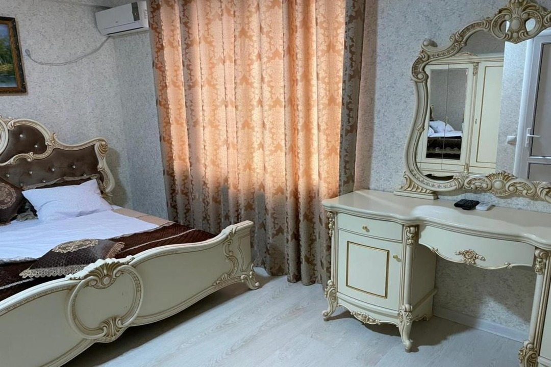 Полулюкс (двухкомнатный с двуспальной кроватью) гостиницы 4 Сезона, Грозный