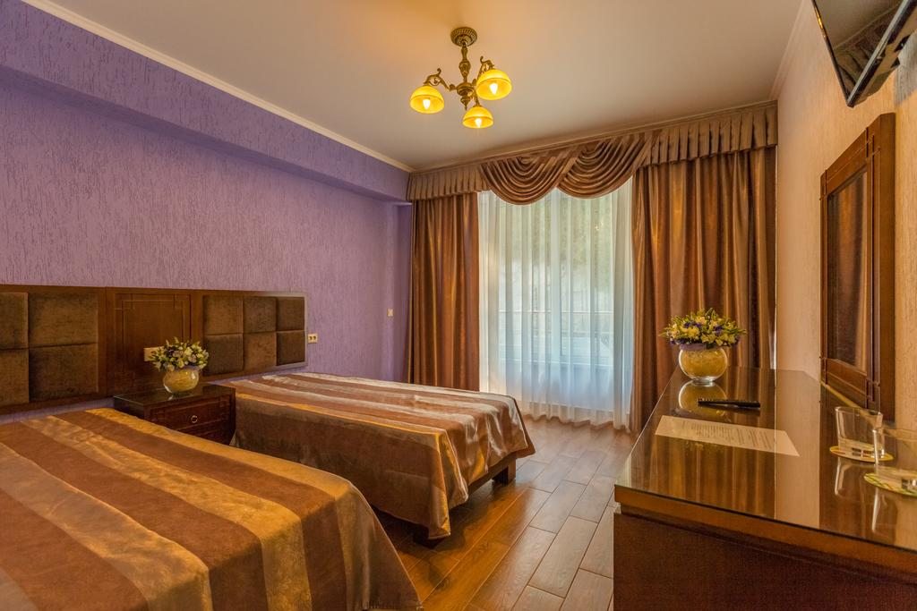 Двухместный (Двухместный номер «Комфорт» с 2 отдельными кроватями без балкона) отеля Aqua Villa, Лермонтово