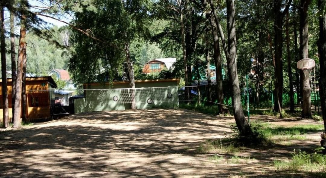 Спортивная площадка, База отдыха Домик в лесу