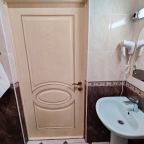 De Luxe (Джуниор с 3 односпальными кроватями), Гостиница Азия