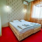 De Luxe (Джуниор с 3 односпальными кроватями), Гостиница Азия