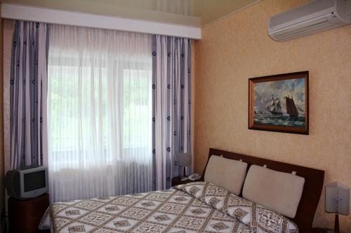 Семейный (Семейный номер с видом на море) курортного отеля Черномор, Широкая Балка