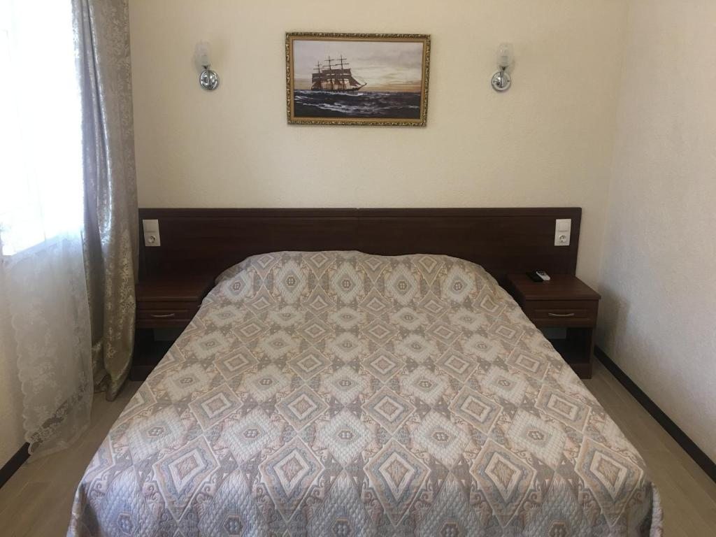 Четырехместный (Четырехместный номер с ванной комнатой) курортного отеля Черномор, Широкая Балка