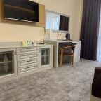 Полулюкс (Джуниор), Отель Бугарь