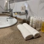 Полулюкс (Джуниор), Отель Бугарь