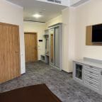 Полулюкс (Джуниор), Отель Бугарь