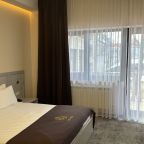 Студио, Отель Бугарь