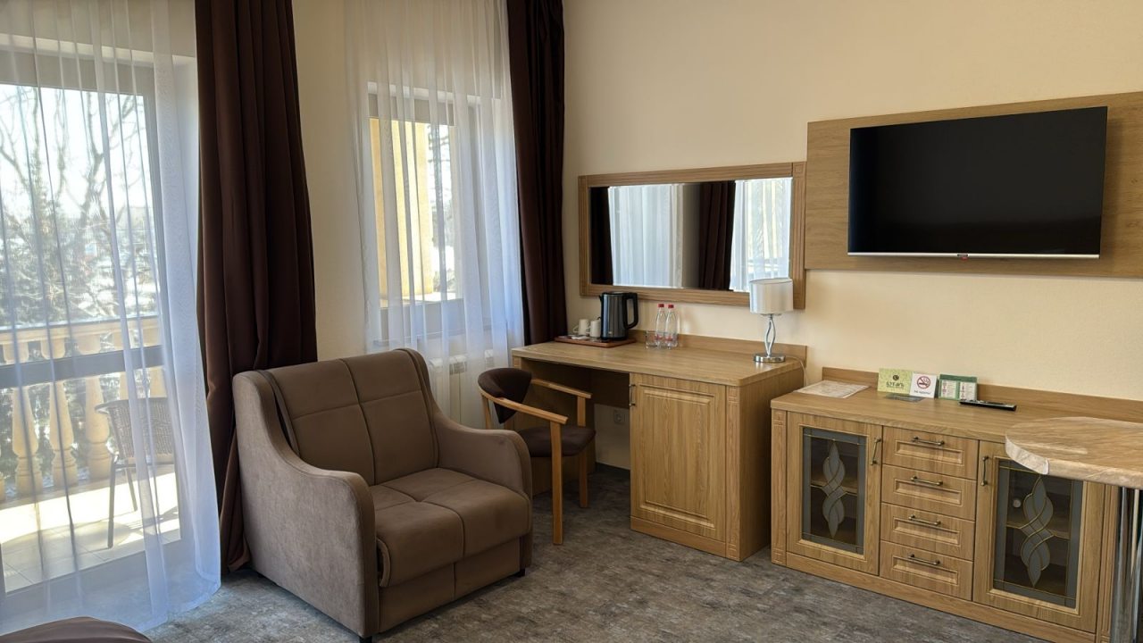 Студио, Отель Бугарь