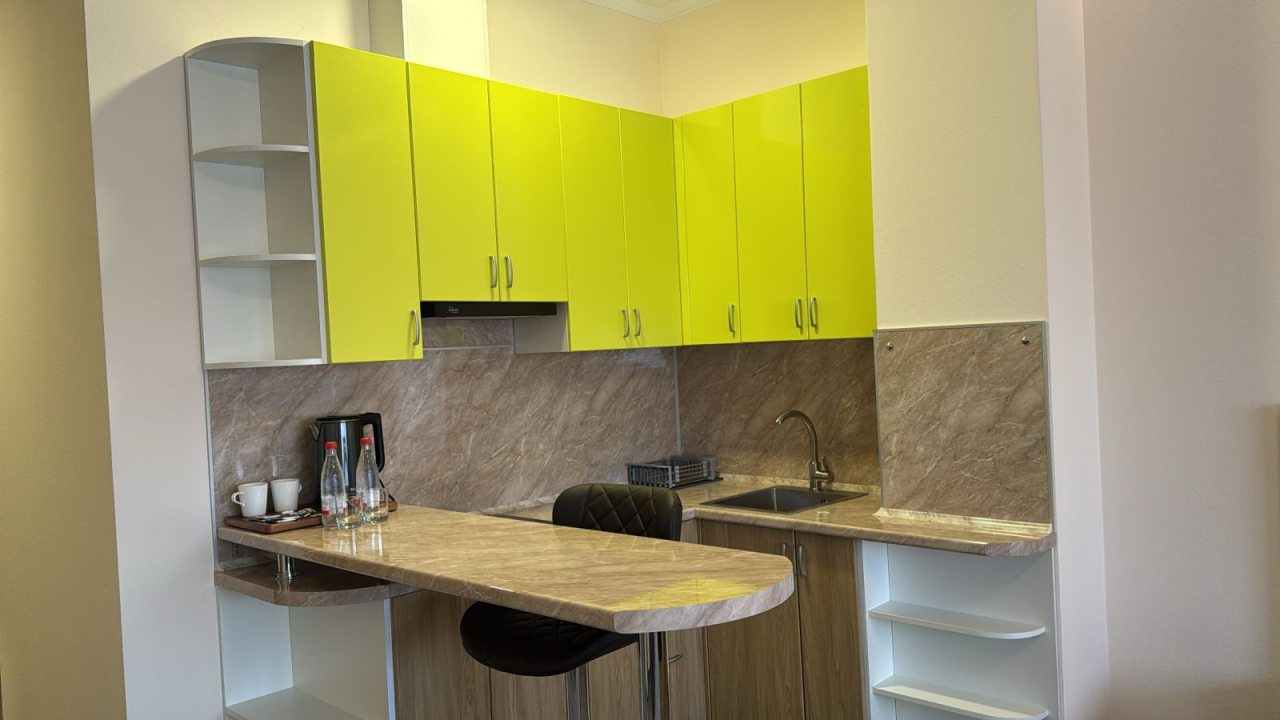 Студио, Отель Бугарь