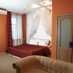 Сьюит (Ampir, Disco, English, Hi-tech), Гостиница Александр Хаус