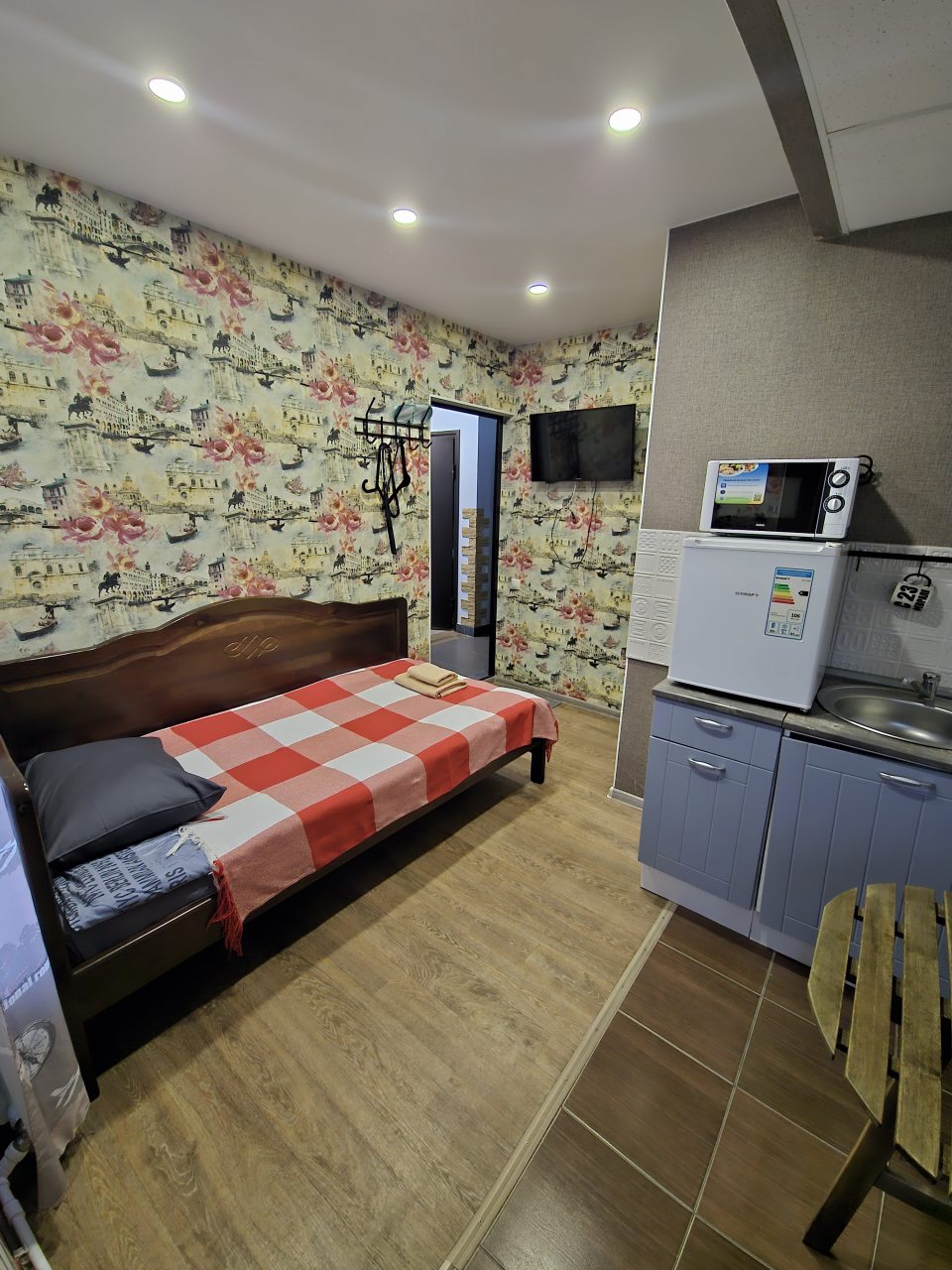 Одноместный номер категории Стандарт. 
Удобства в номера.