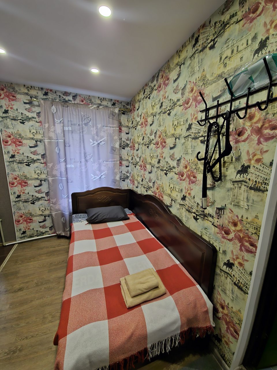 Одноместный номер категории Стандарт. 
Удобства в номера.