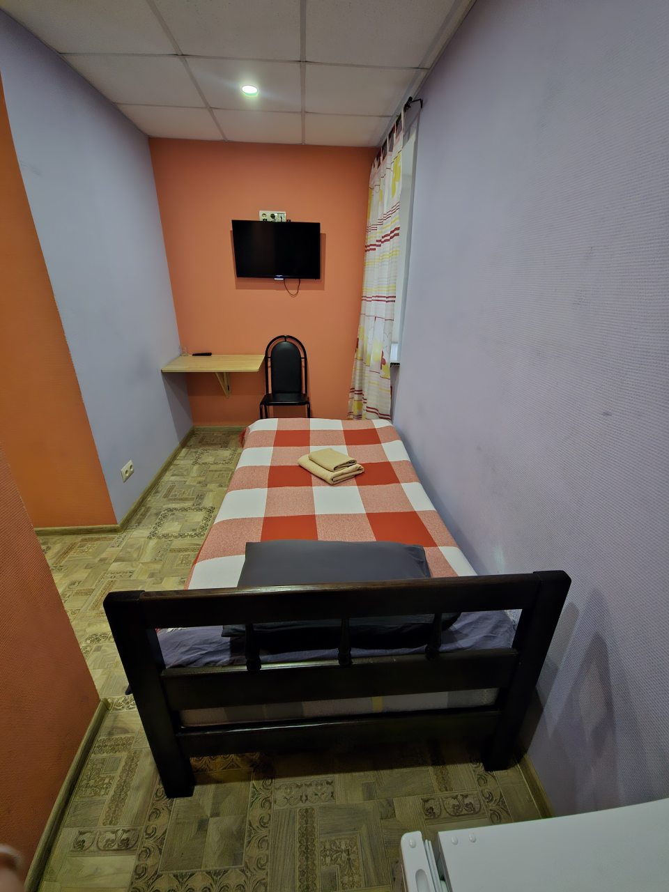 Одноместный номер категории Стандарт. 
Удобства в номера.