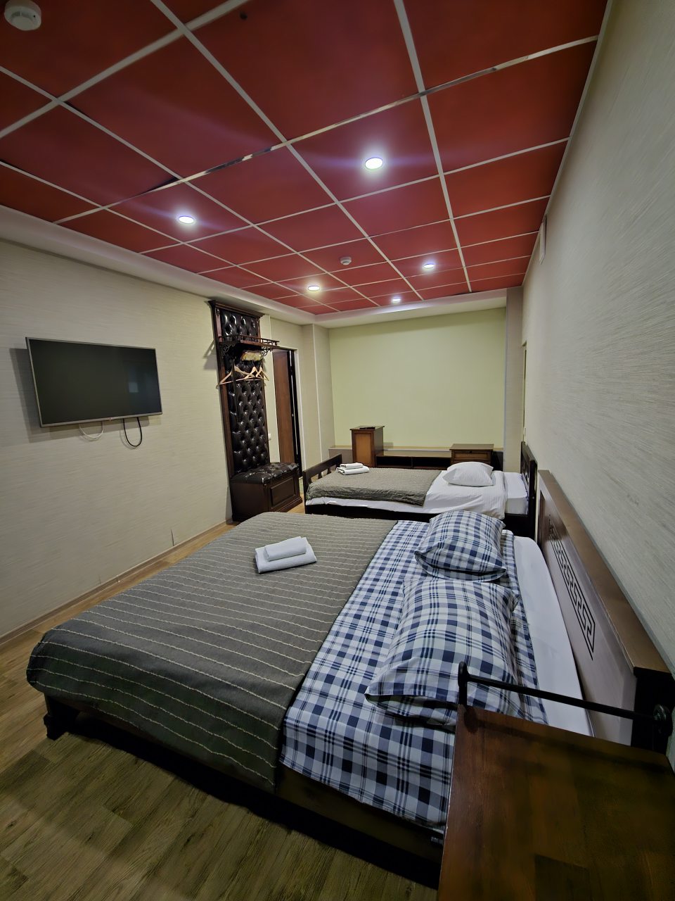 Трехместный номер категории Полулюкс.
Удобства в номера.