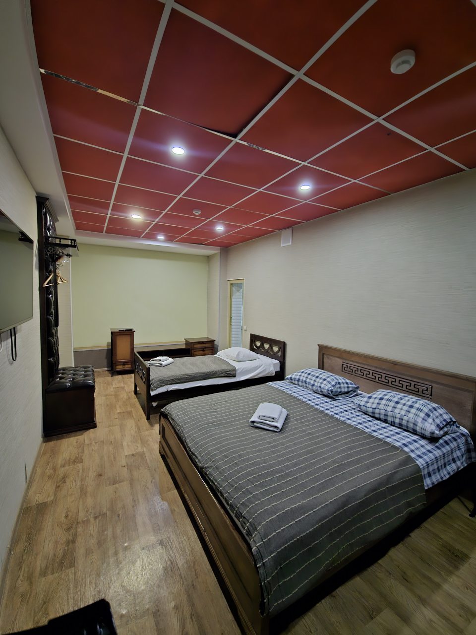 Трехместный номер категории Полулюкс.
Удобства в номера.