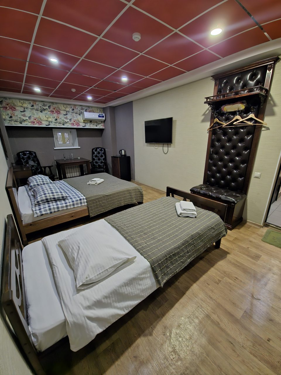 Трехместный номер категории Полулюкс.
Удобства в номера.