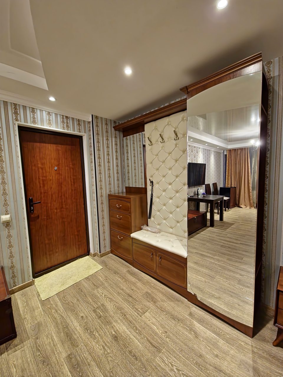 Трехместный номер Президентский люкс.
Удобства в номера.