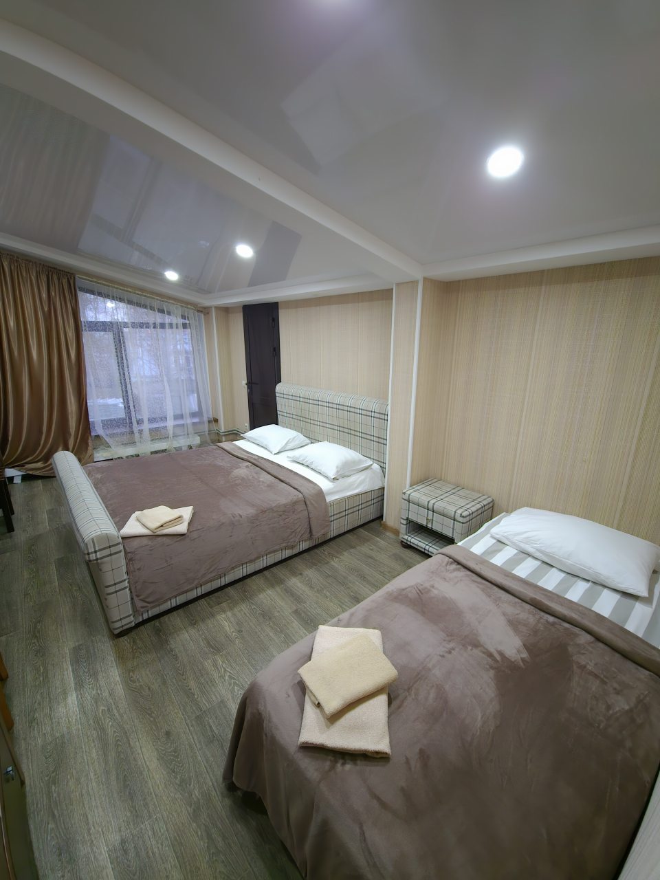 Трехместный номер Люкс улучшенный.
Удобства в номера.