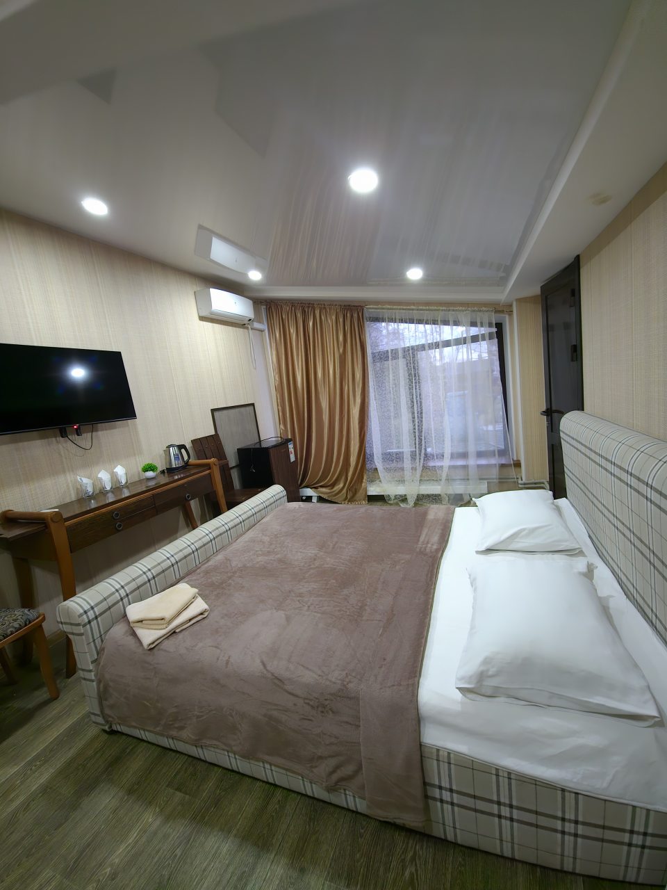 Трехместный номер Люкс улучшенный.
Удобства в номера.