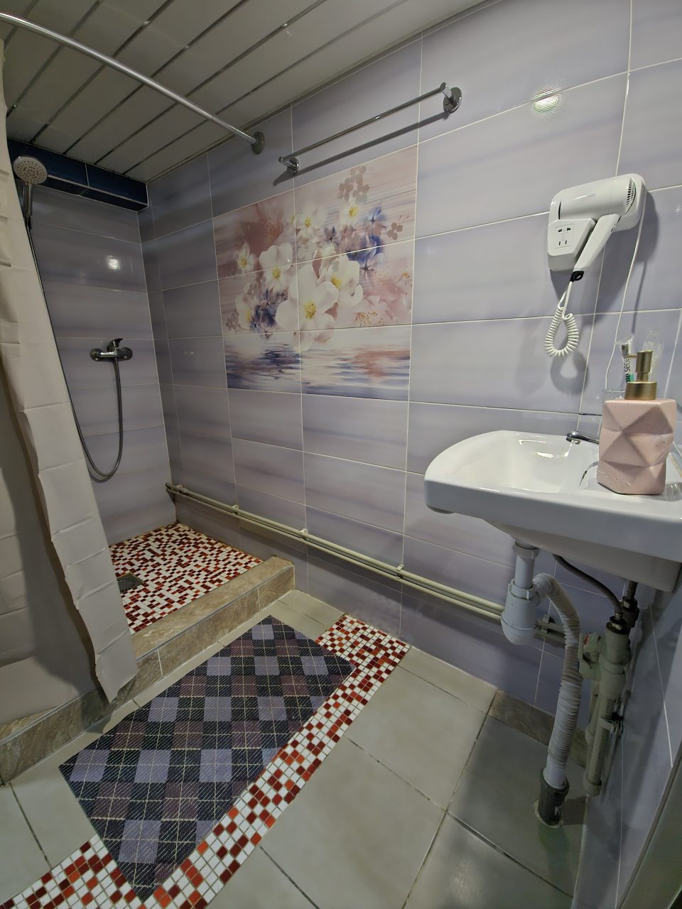 Трехместный номер Люкс улучшенный.
Удобства в номера.