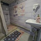 Трехместный номер Люкс улучшенный.
Удобства в номера.