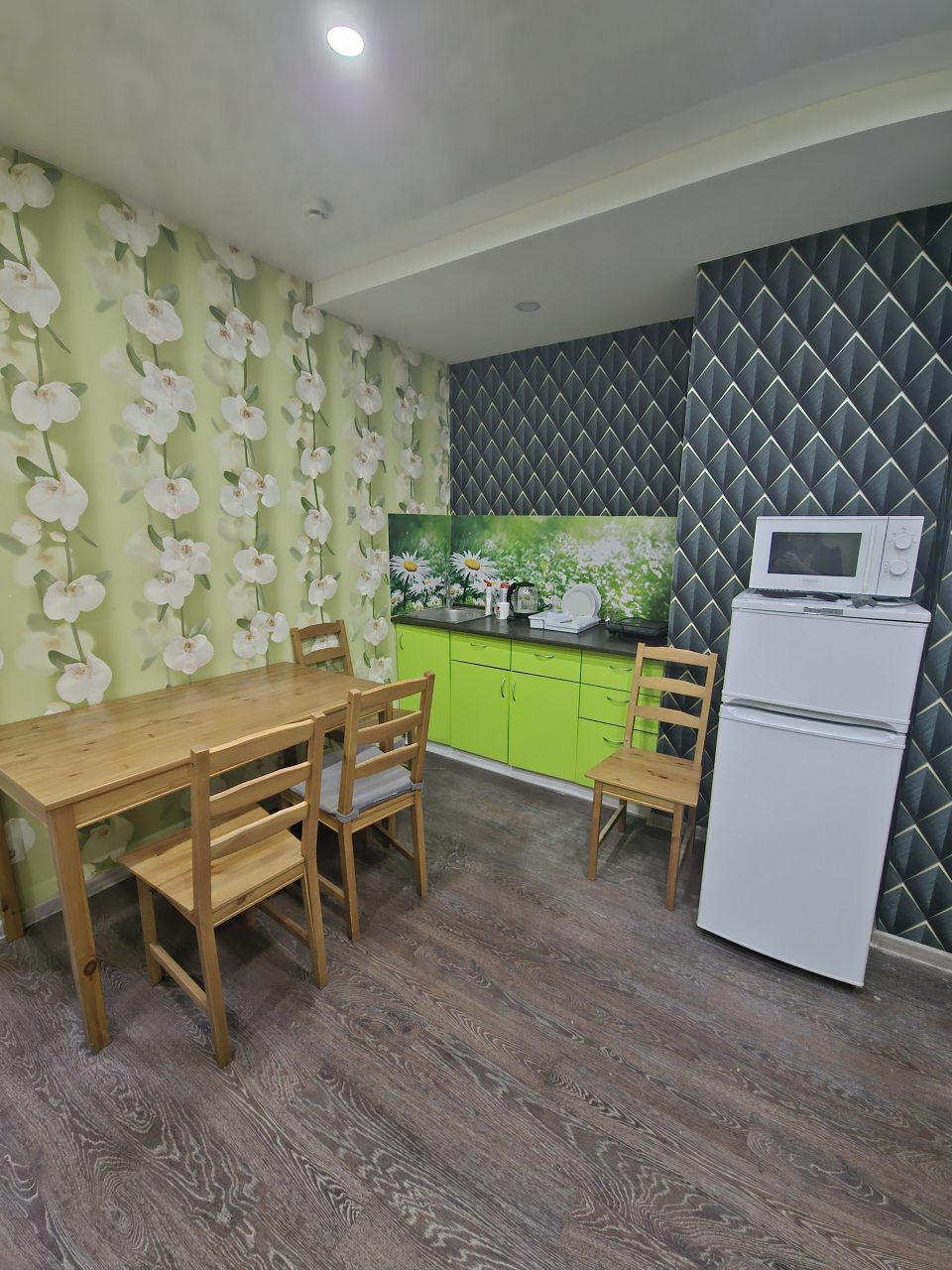 Трехместные апартаменты.
Удобства в номера. 
Кухня в номере.