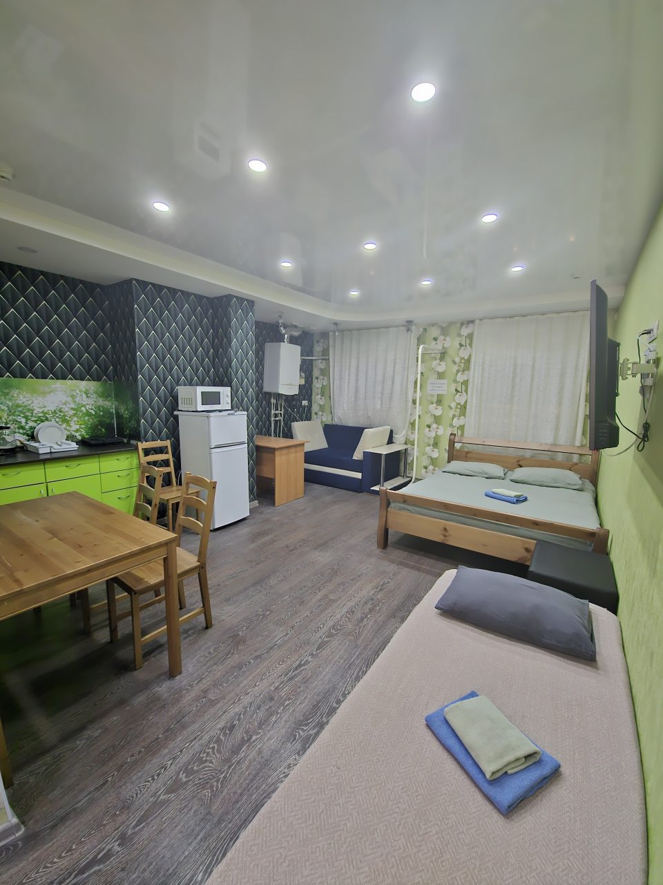 Трехместные апартаменты.
Удобства в номера. 
Кухня в номере.