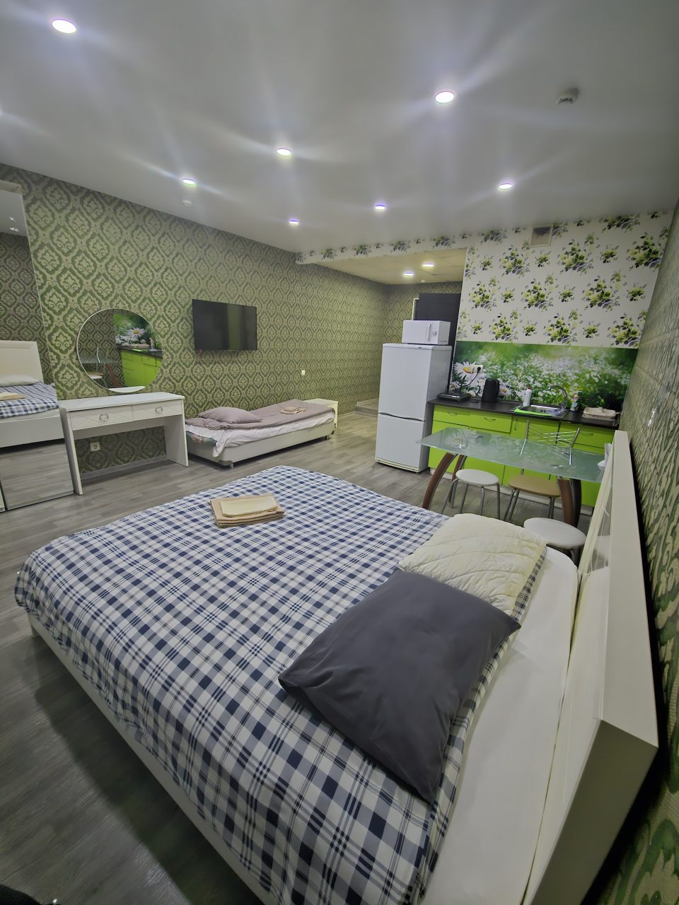 Трехместные апартаменты.
Удобства в номера. 
Кухня в номере.