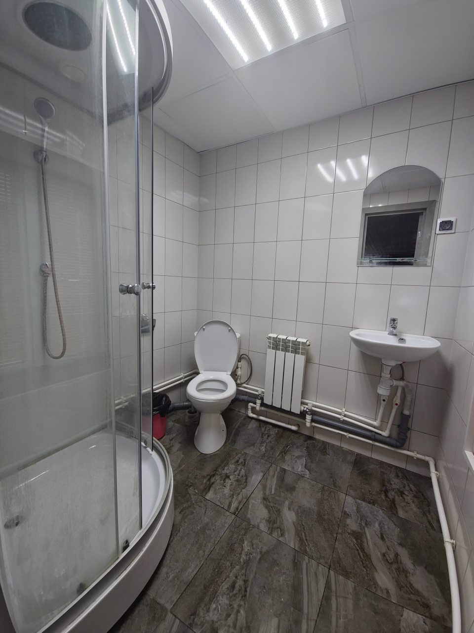 Трехместные апартаменты.
Удобства в номера. 
Кухня в номере.