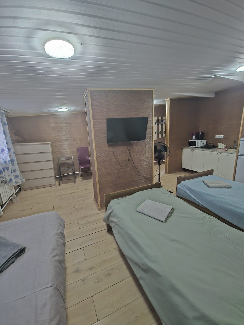 Трехместные апартаменты.
Удобства в номера. 
Кухня в номере.