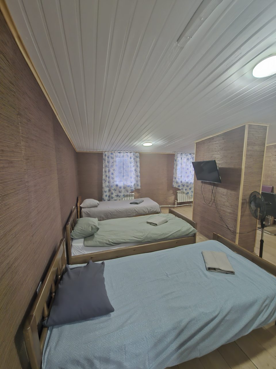 Трехместные апартаменты.
Удобства в номера. 
Кухня в номере.