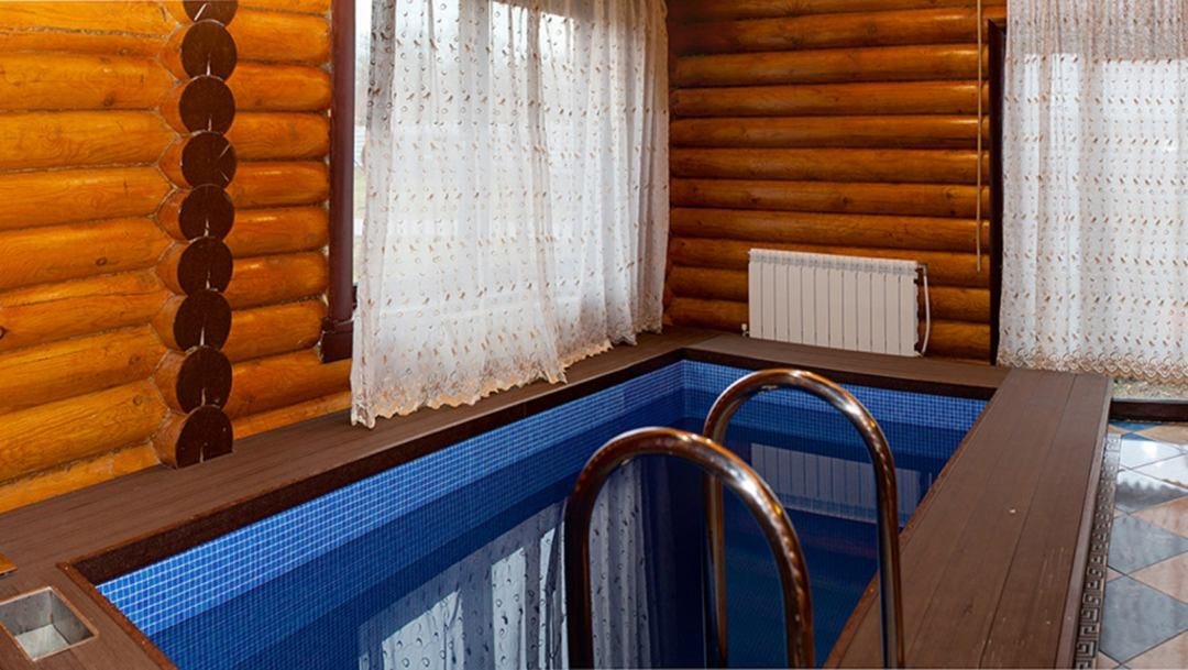 Крытый плавательный бассейн, доступен только гостям, проживающим в Шале, Коттеджный отель Степаново