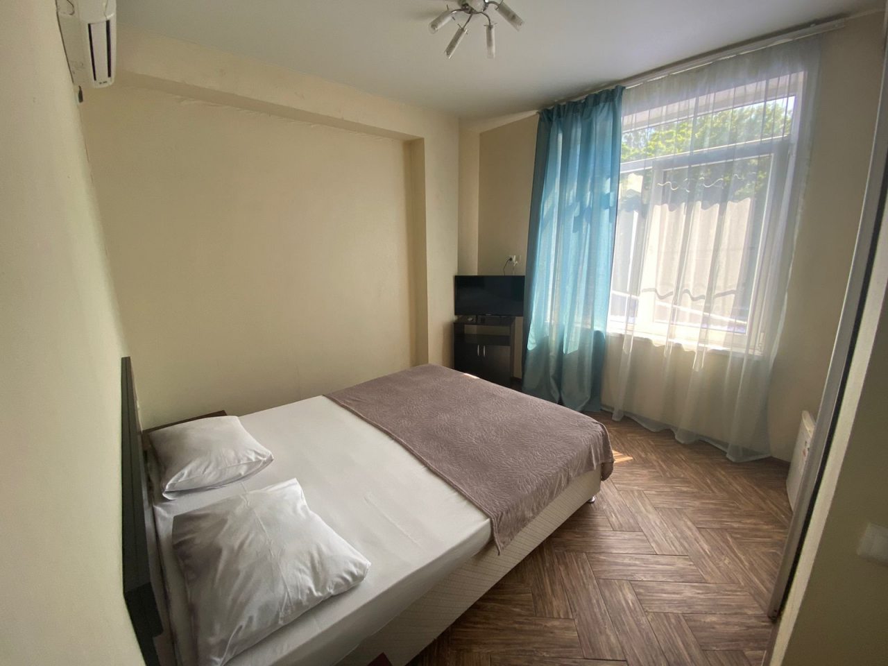 Двухместный (Стандартный двухместный номер с 1 кроватью или 2 отдельными кроватями) гостиницы М4, Новомихайловский