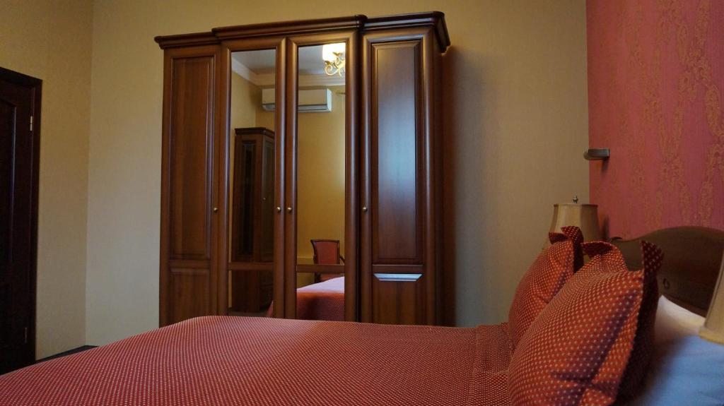 Двухместный (Двухместный номер Делюкс с 1 кроватью и ванной) отеля Династия, Новочеркасск