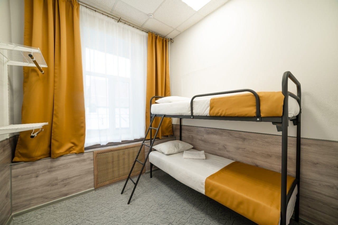 Четырехместный Мужской (Кровать в четырехместном мужском номере New) мини-отеля New Day, Санкт-Петербург