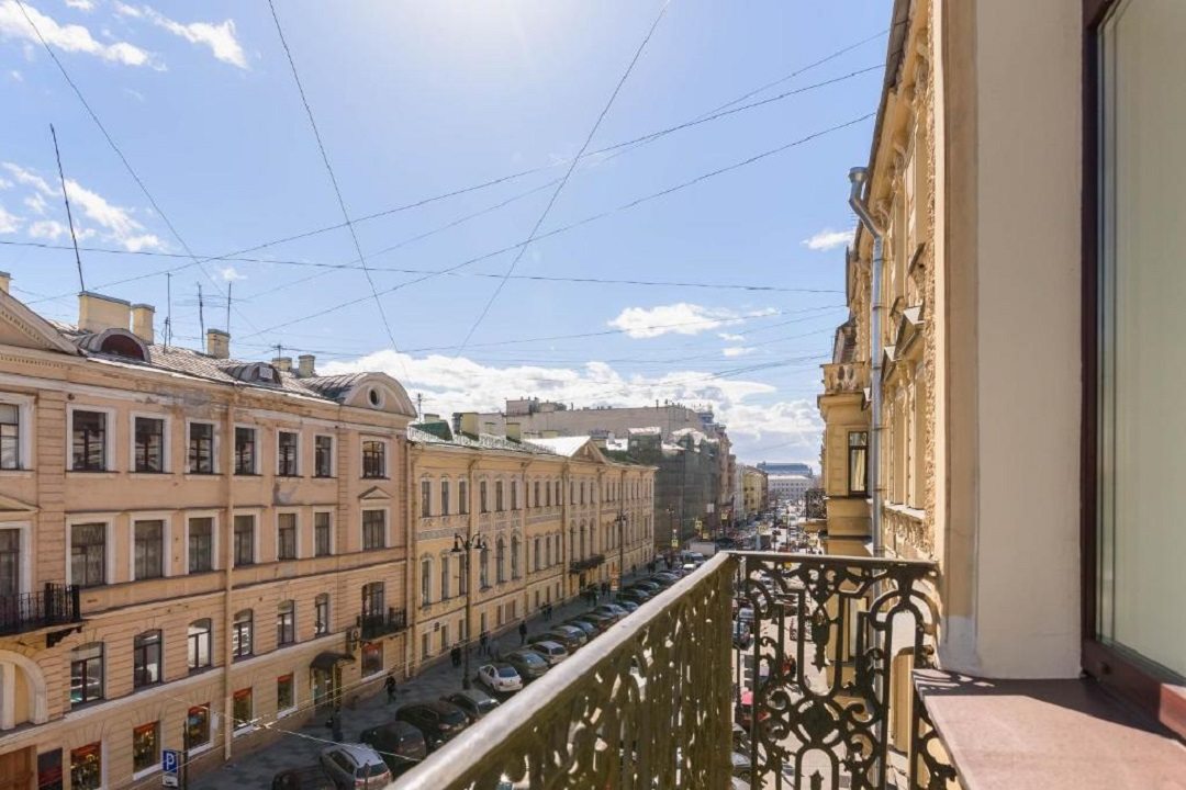 Апартаменты (Апартаменты с балконом и видом на ул. Малую Морскую для большой семьи), Гостевой дом Соло Адмиралтейская
