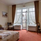 Люкс с балконом и джакузи