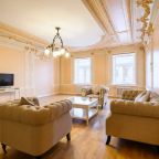 Трехкомнатные апартаменты с видом на Малую Морскую