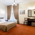 номер с 1 кроватью и видом во дворик