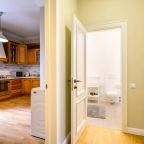 Трехкомнатные апартаменты с видом на Малую Морскую