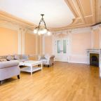 Трехкомнатные апартаменты с видом на Малую Морскую