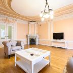 Трехкомнатные апартаменты с видом на Малую Морскую