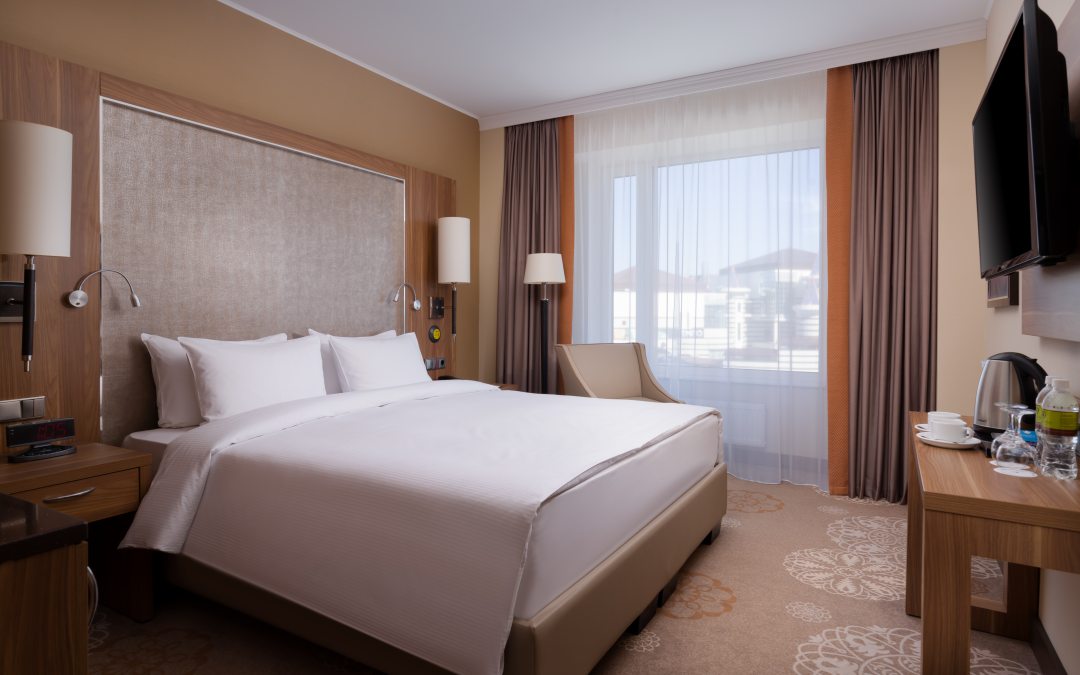 Одноместный (Стандарт с одной большой кроватью) отеля Doubletree By Hilton Tyumen, Тюмень