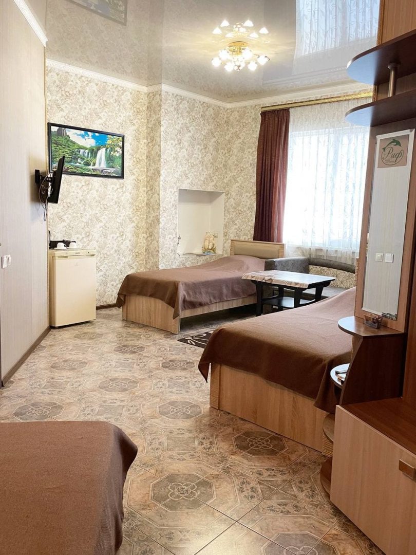 Трехместный (Улучшенный с раздельными кроватями) гостиницы Риф, Оренбург