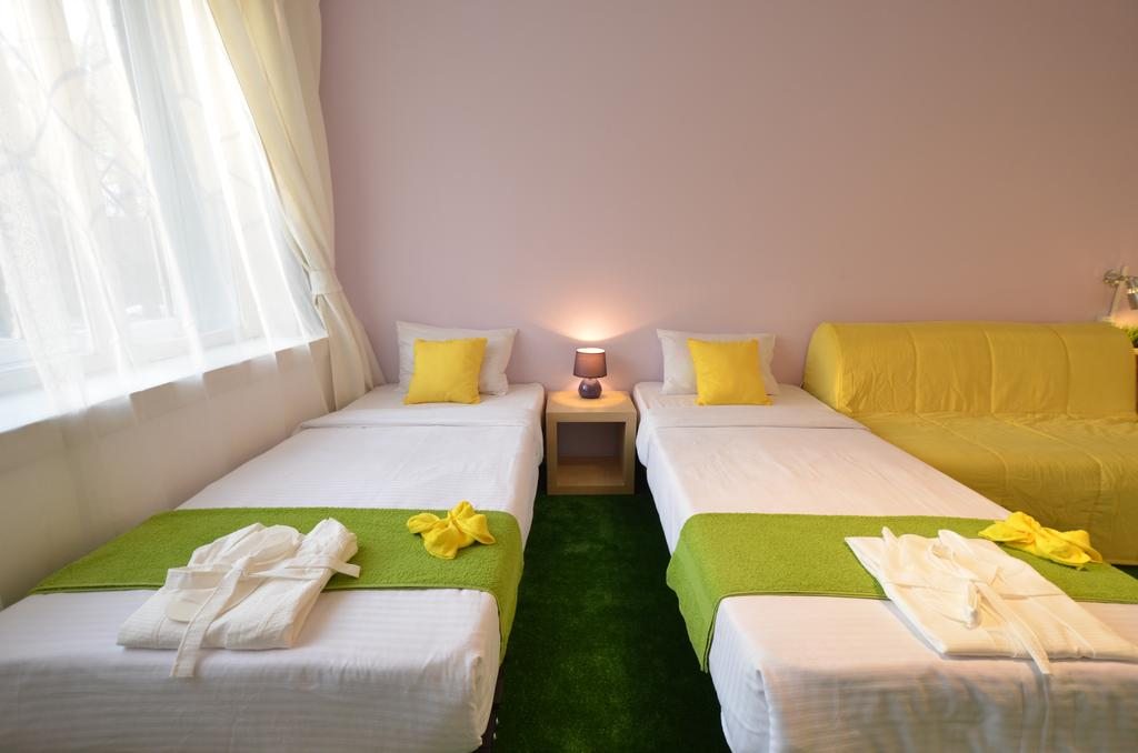 Трехместный (С тремя раздельными кроватями) мини-отеля Лето&Зеленая Роща, Екатеринбург