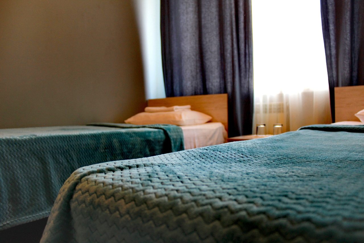 Двухместный, Гостиница Маяк