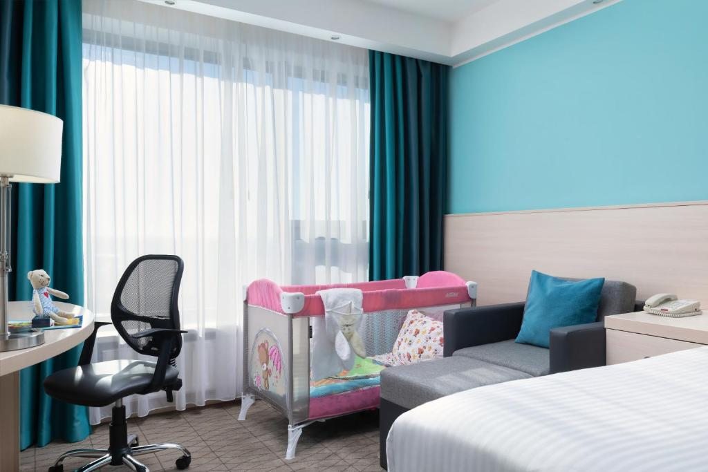 Семейный (Смежный семейный номер), Отель Hampton by Hilton Moscow Strogino